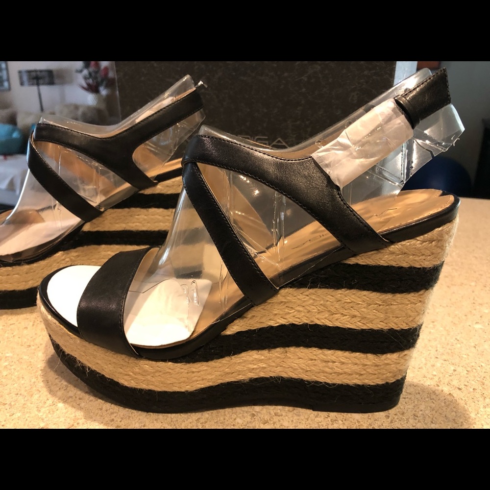 Sandals - Picture 3 of 4